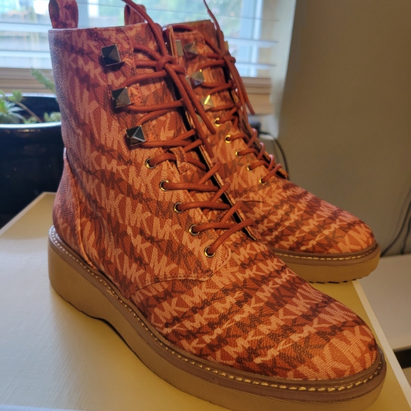 Michael Kors Pink Houndstooth Ankle Boots - Picture 1 of 6